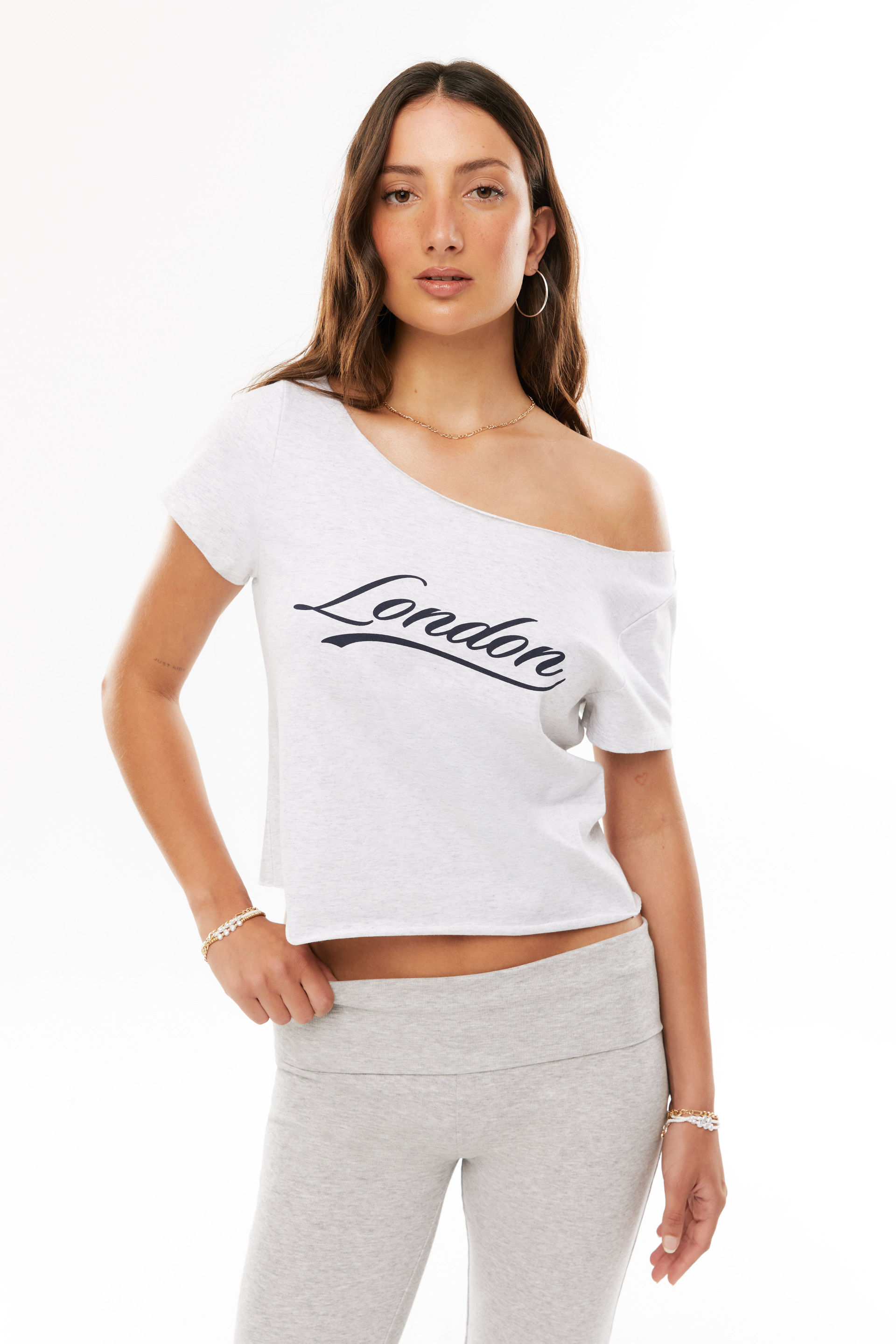 Blake Off Shoulder Graphic Tee light grey marle/london