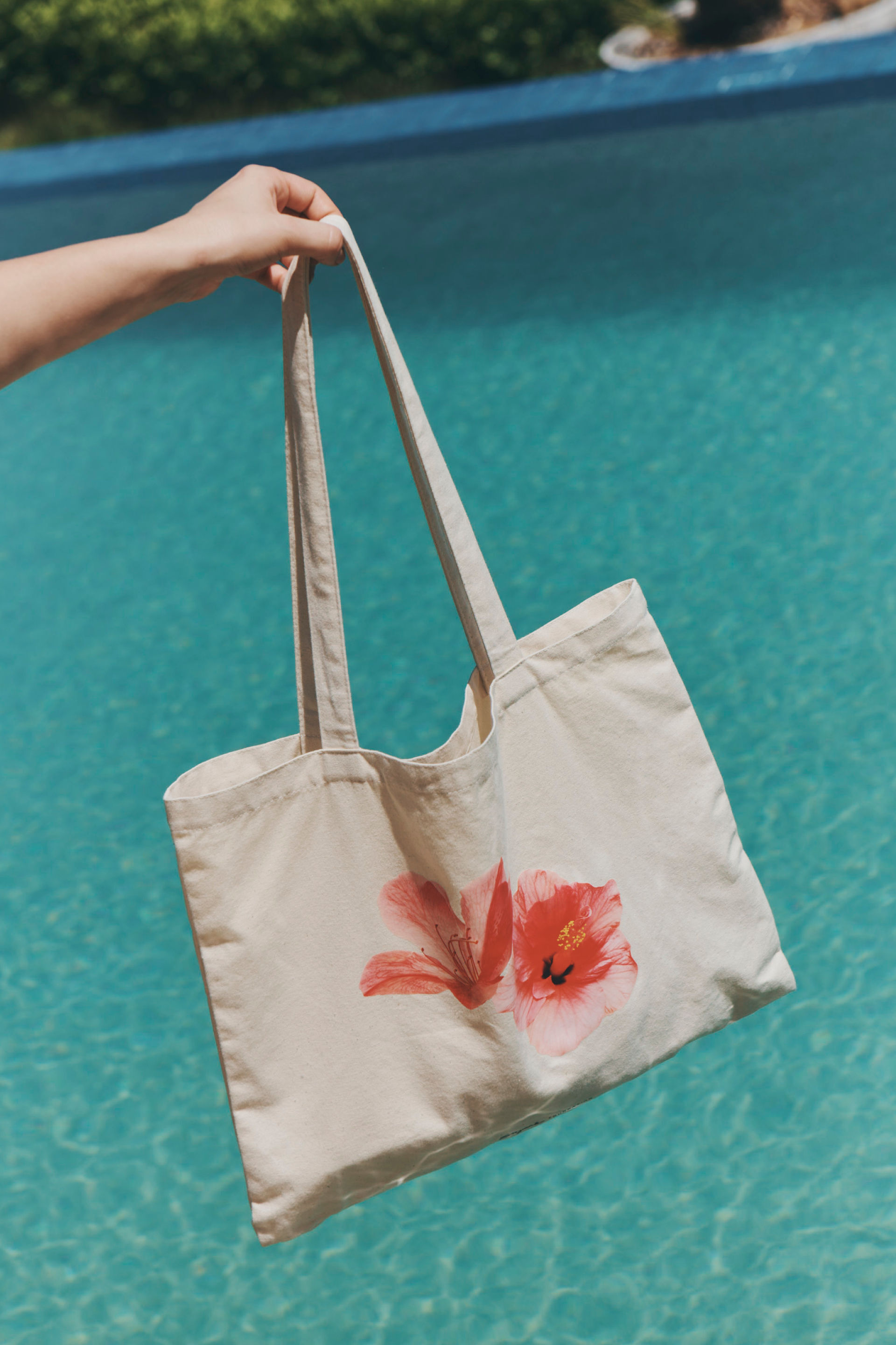 Supre Foundation Square Tote tropical flowers