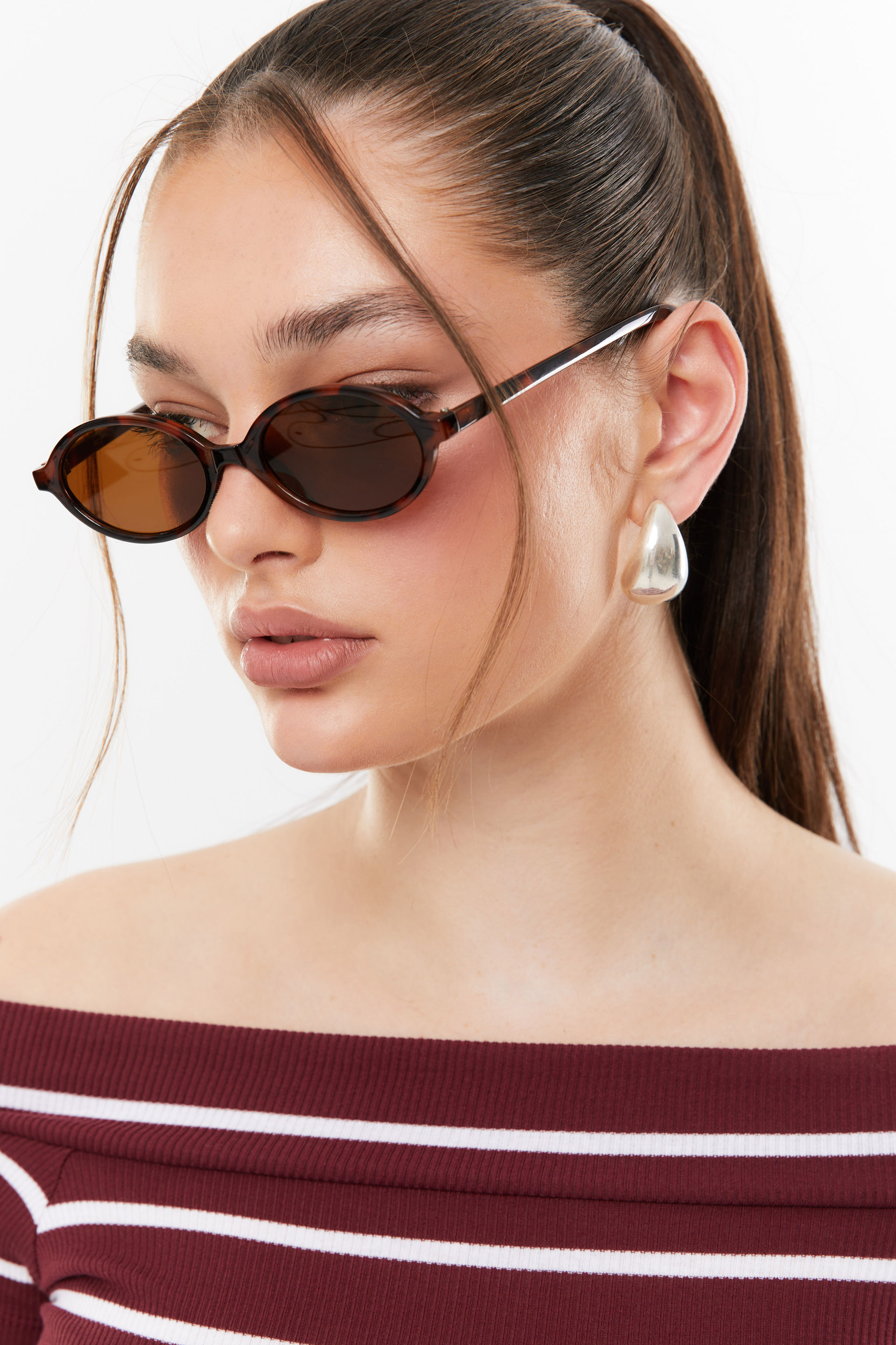 Addie Classic Oval Sunglasses dark tort